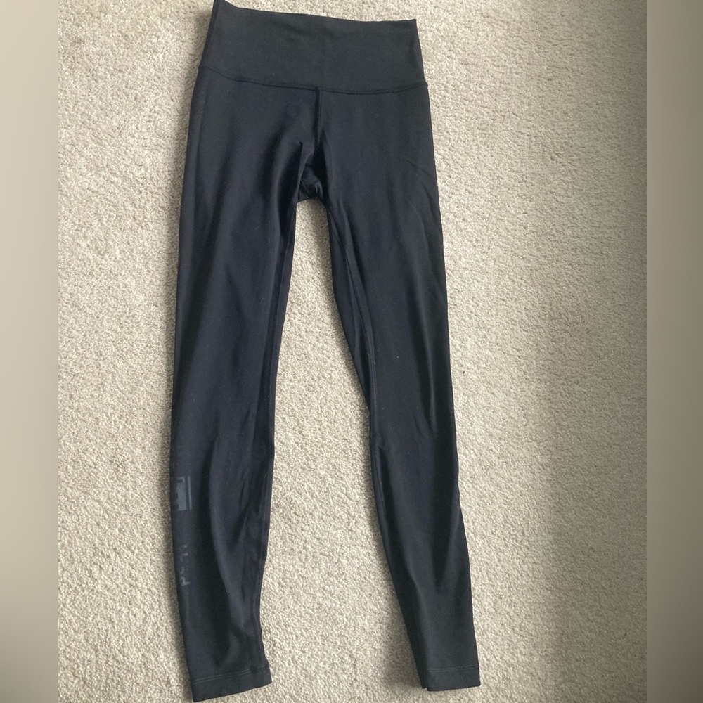 NEW- LULU LEMON - Wunder Under Leggings - Size 6, 28”